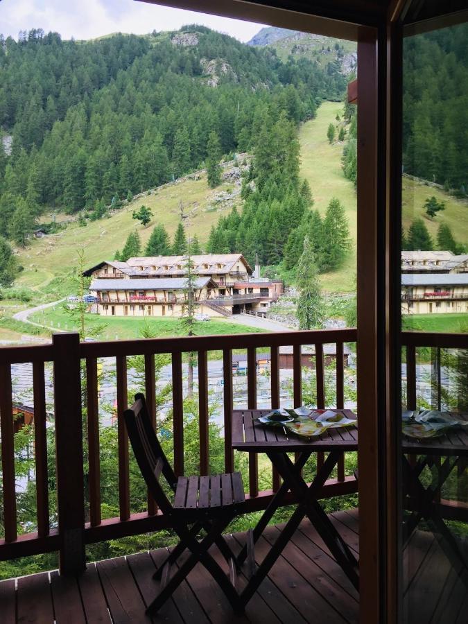 Residence Felik Gressoney-La-Trinite Bagian luar foto